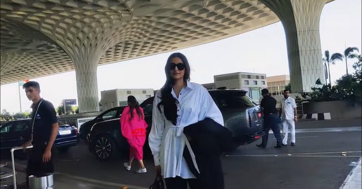 Actress Sonam Kapoor buys a brand new Range Rover luxury SUV worth Rs 3 crore [Video]