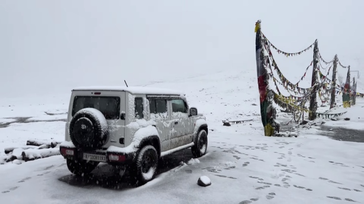 Maruti Suzuki Jimny in snow rear