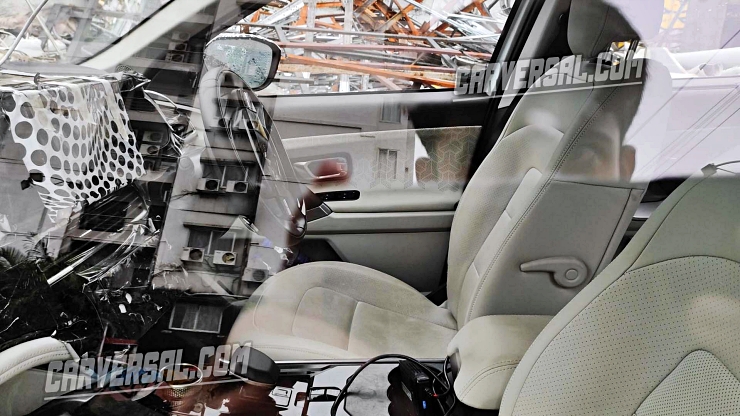 2023 Tata Safari facelift spotted: Updated cabin with new face