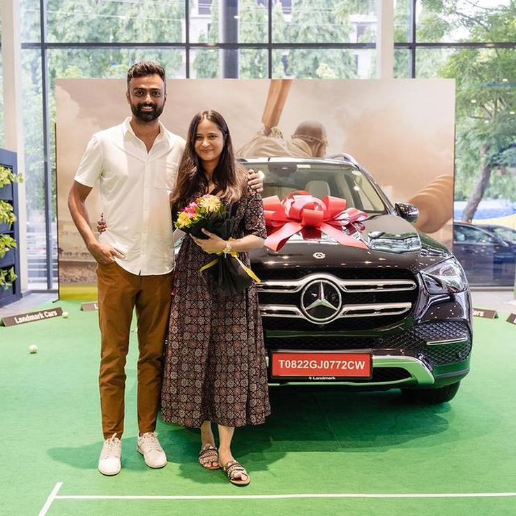 Jaydev Unadkat Mercedes GLE 300d delivery