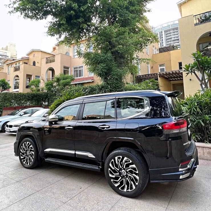 India’s first Toyota Land Cruiser LC300 with aftermarket Wald Black Bison kit looks wild