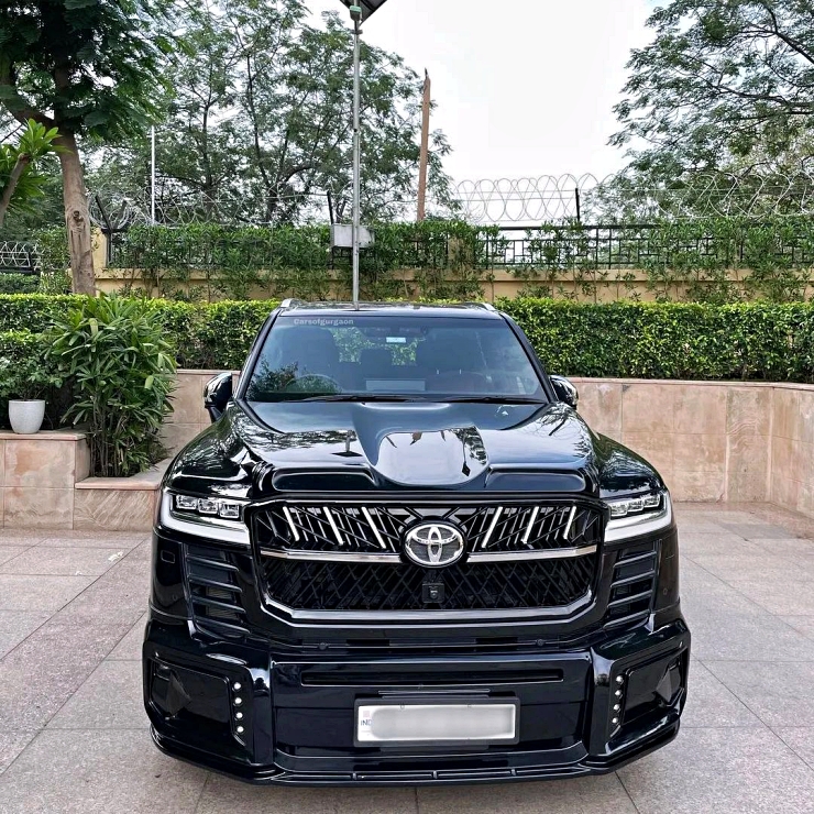 India’s first Toyota Land Cruiser LC300 with aftermarket Wald Black Bison kit looks wild
