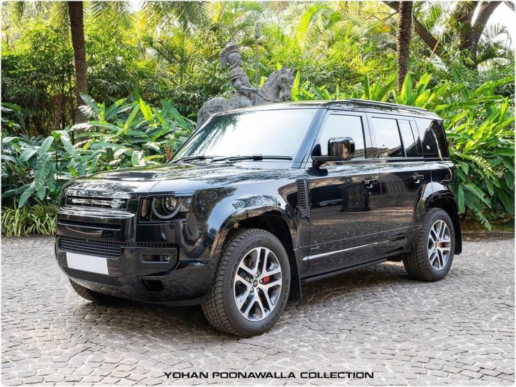 Billionaire Yohan Poonawalla ने अपने कार संग्रह में एक Defender जोड़ा है: Land Rover Series I के साथ पोज़