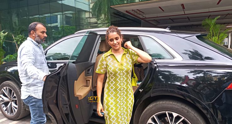 Jawan movie actress Sanya Malhotra seen with her Audi Q8 [Video]