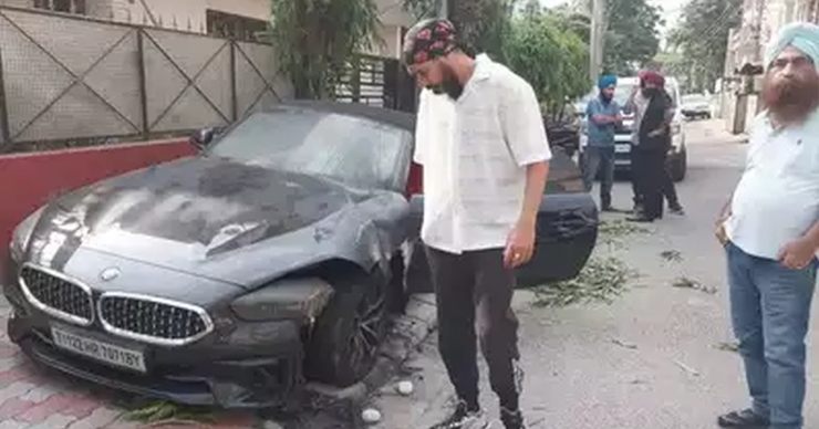 Brand-new BMW Z4 sports car set on fire by two men in Zomato uniform [Video]