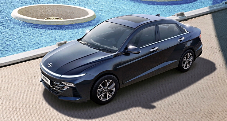 Kia Carens vs Hyundai Verna: Comparing Their Variants Priced 10-12 Lakh for Tech-savvy Gadget Lovers