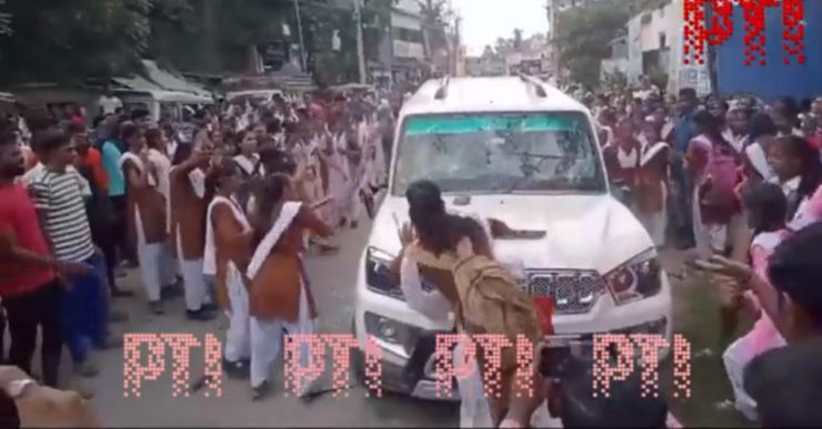 Protesting school girls destroy education officer’s Mahindra Scorpio SUV [Video]