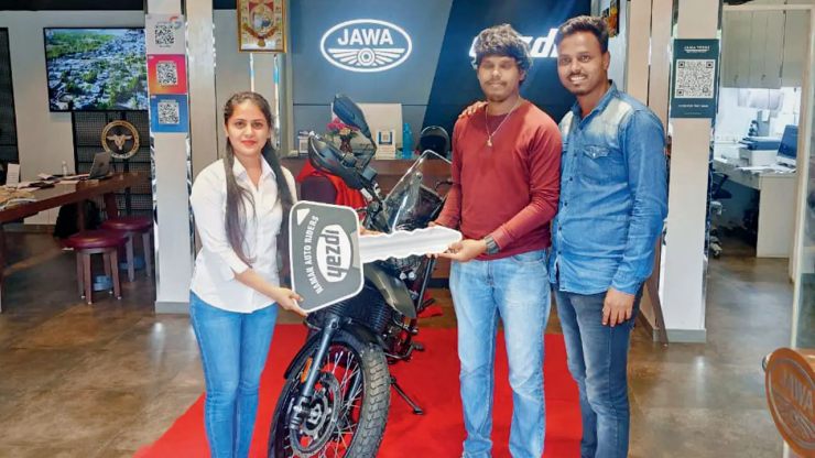 Customers cheated by Jawa dealer who absconded finally get bikes from the company: Happy ending!