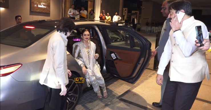 Veteran Bollywood actress Rekha buys a BMW i7 electric luxury sedan worth Rs 2 crore [Video]