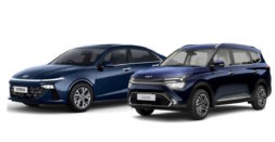 Kia Carens vs Hyundai Verna: Comparing Their Variants Priced 10-12 Lakh for Tech-savvy Gadget Lovers