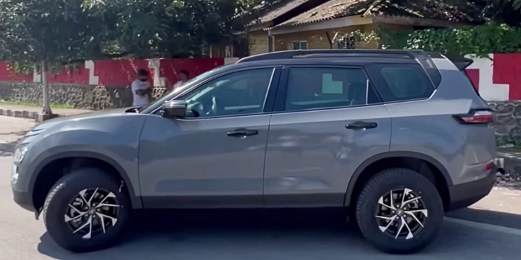 India’s first Tata Safari wrapped in Nardo grey wrap is a looker [Video]