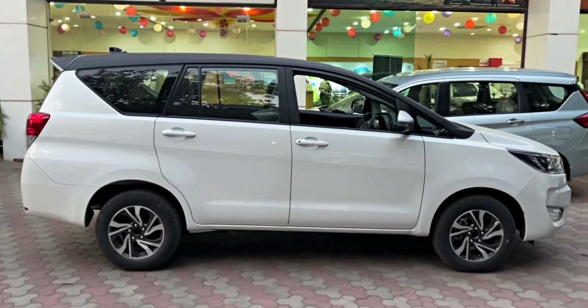 Mahindra XUV700 vs Toyota Innova Crysta: Comparing Their Variants Priced Rs 18-20 Lakh for Performance Enthusiasts