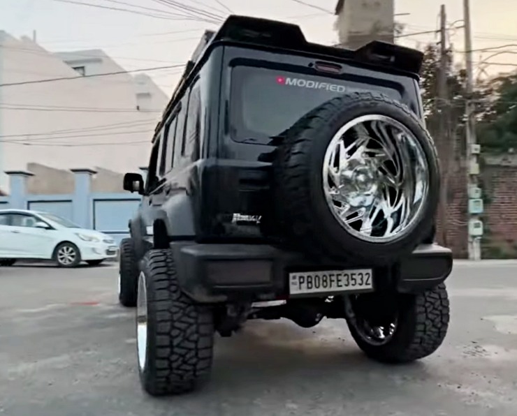 Lifted Maruti Suzuki Jimny modified with massive chrome alloy wheels [Video]