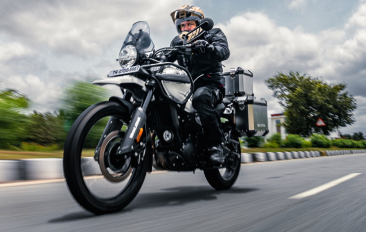 Royal Enfield Himalayan 450 finished in black and gold spotted testing [Video]