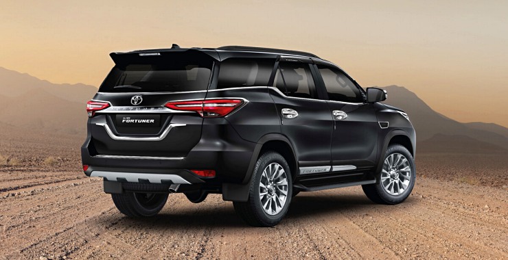 2023 Toyota Fortuner rear right