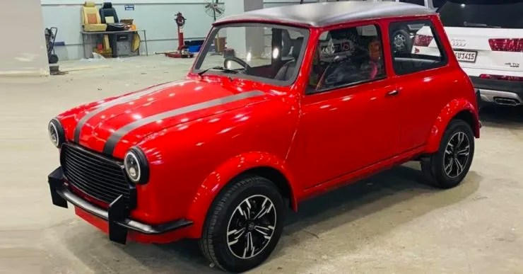 Fiat Padmini based Mini cooper replica front left