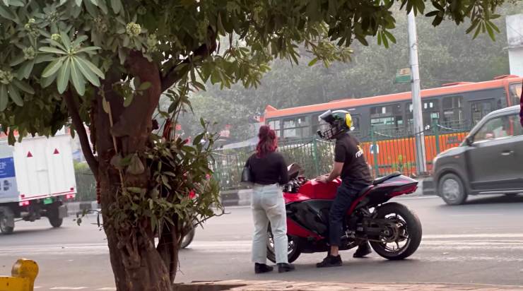 YouTuber pranks girls as a Rapido rider with Suzuki Hayabusa superbike [Video]