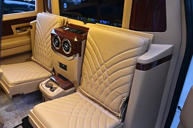India’s first Toyota Innova Hycross with recliner seats: Full custom interior [Video]