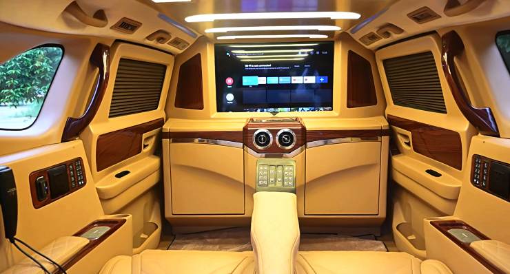 India’s first Toyota Innova Hycross with recliner seats: Full custom interior [Video]