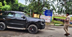 Noida Police tracks down Youtuber's Ford Endeavour for racing on public roads: SUV seized [Video]