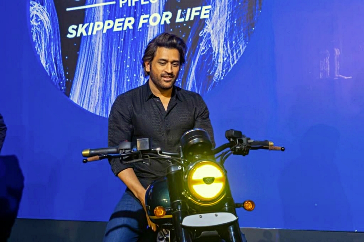 Mahendra Singh Dhoni adds a customised Jawa 42 Bobber to his garage [Video]