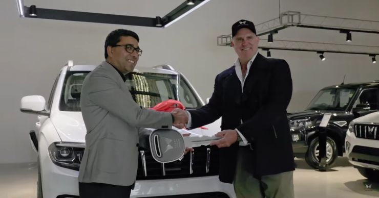 Matthew Hayden takes delivery of a brand new Mahindra Scorpio-N in white colour [Video]