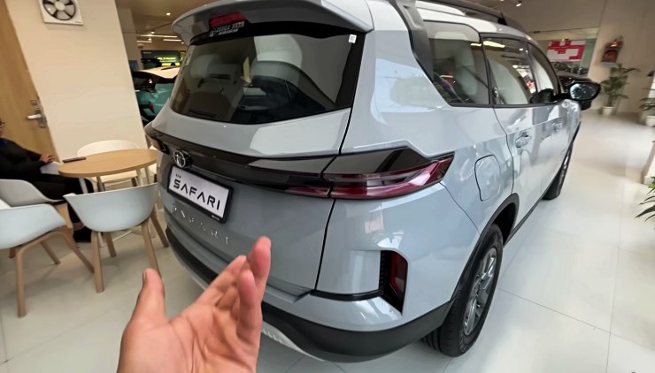 2023 Tata Safari base smart O variant rear