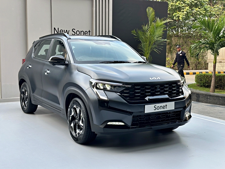 2024 Kia Sonet facelift officially revealed; Price announcement next year