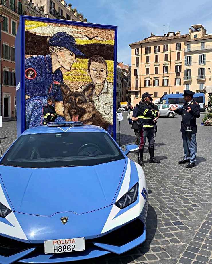 Italian cops drive Lamborghini at an average speed of 233 Kmph to deliver kidneys in just 2 hours