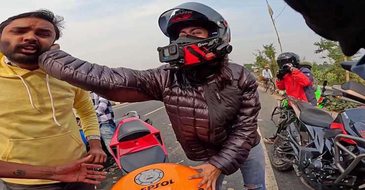 Scorpio Driver Pushes Nepali Girl Biker, she slaps him – road rage fight between Nepalis and Indians