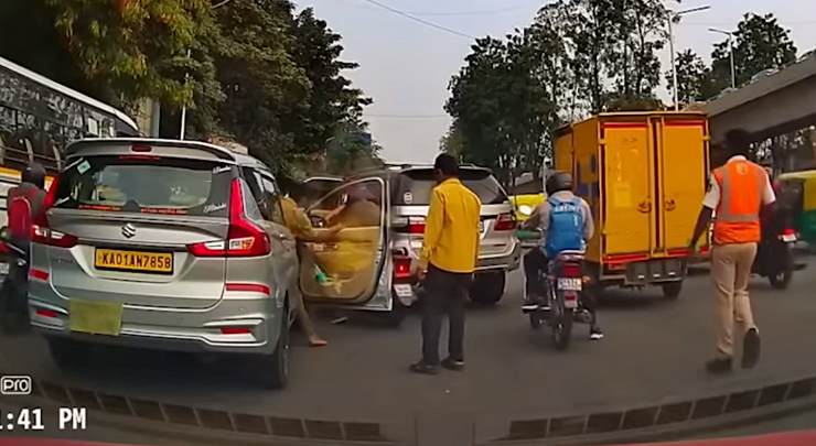 Toyota Fortuner Driver Beats Up Maruti Ertiga Taxi Driver In A Case Of Serious Road Rage [Video]