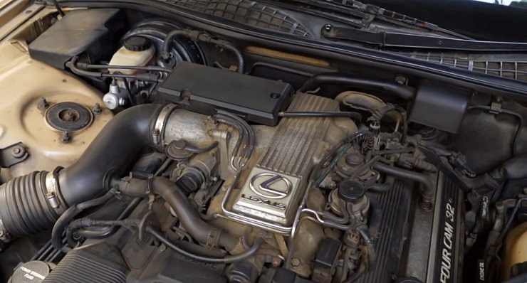 Lexus LS400 engine bay