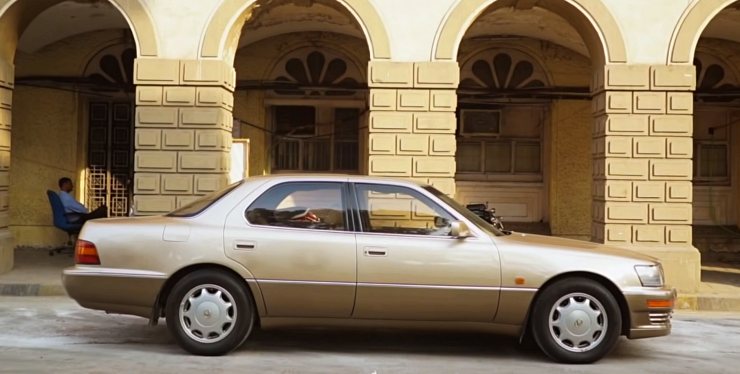 Lexus LS400 side