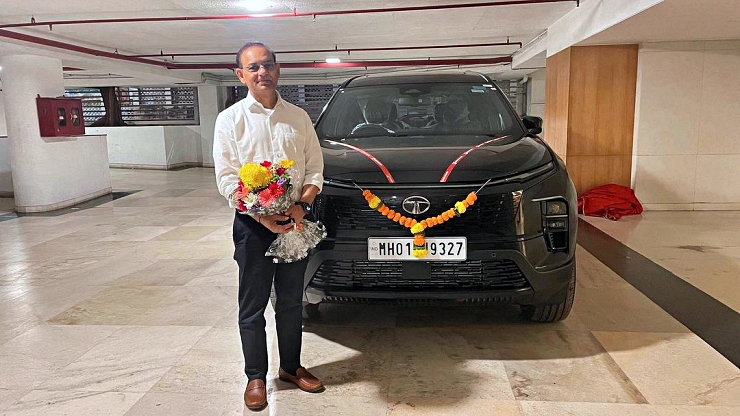 cartoq-motilal-oswal-new-tata-safari-dark-edition-1.jpeg