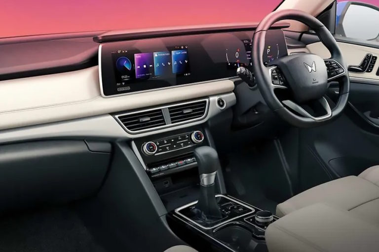 Mahindra XUV7000