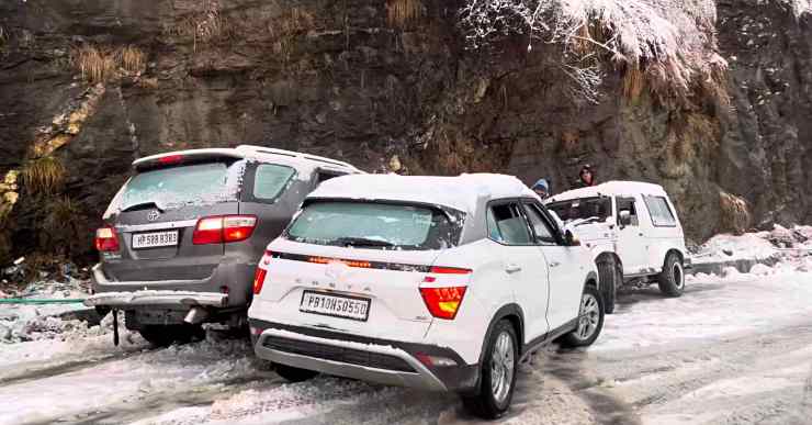 Toyota Fortuner Hyundai Creta crash in snow