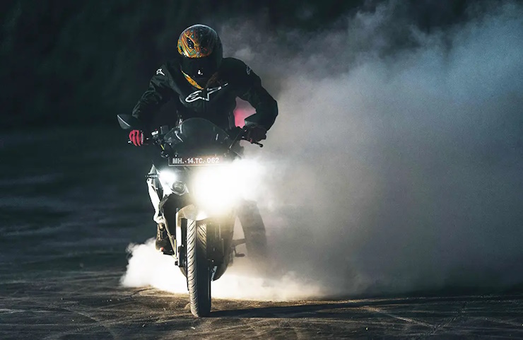 Bajaj Pulsar RS200 Review: An Exhilarating Entry-Level Sports Bike