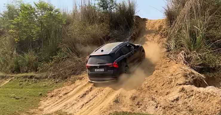 Mahindra XUV700 AWD off roading fail