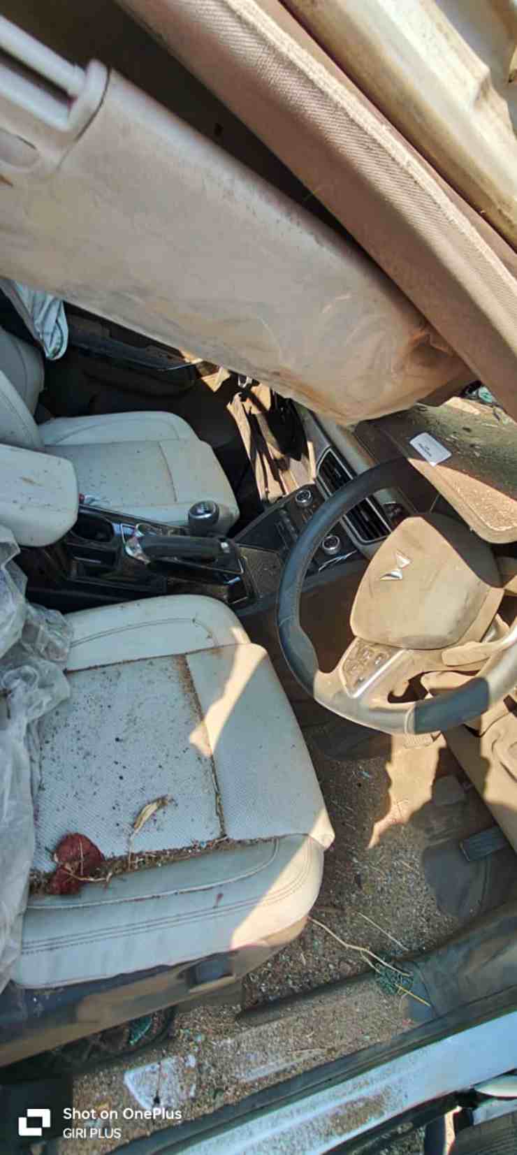 Mahindra XUV700 rolled over front airbags did not open