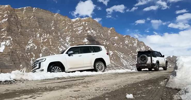 Toyota Land Cruiser rescued by Defender