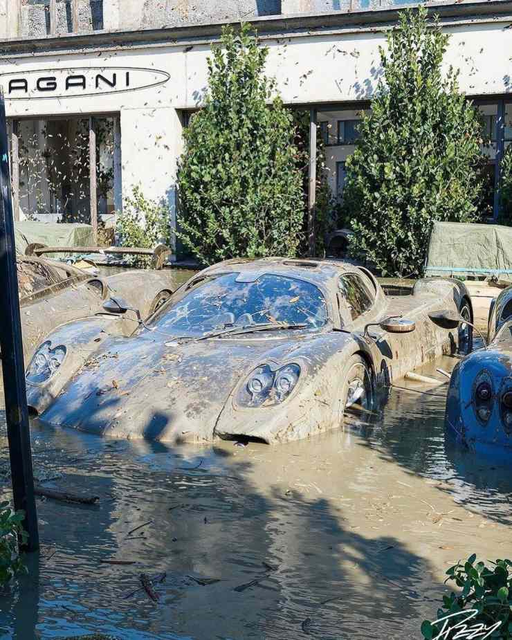 Pagani Utopia flooded