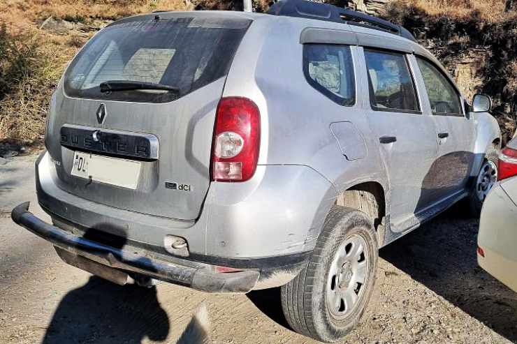 Renault Duster recovered after seizure from Delhi MCD