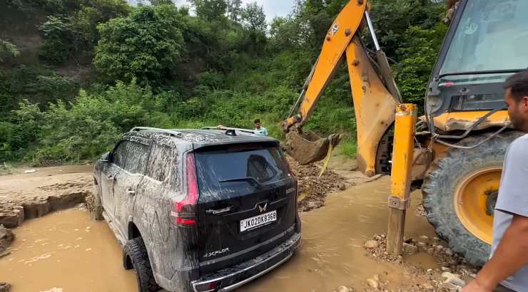 Mahindra-Scorpio-N-gets-royally-stuck