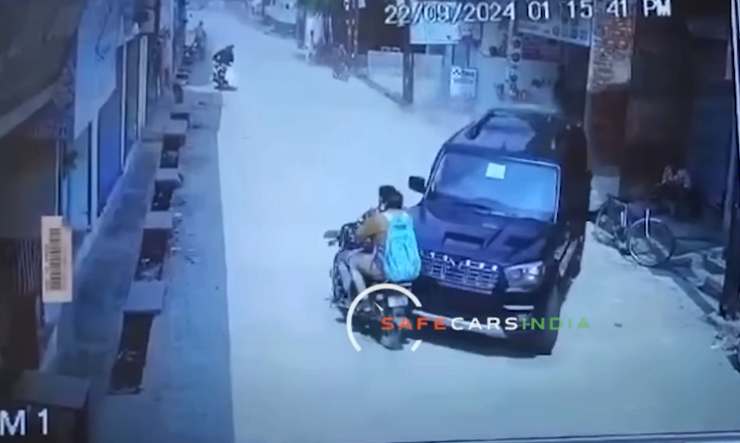 Mahindra-Scorpio-Classic-Crash-with-bikers