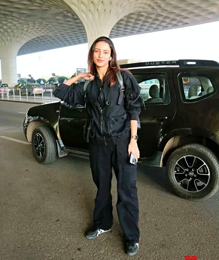 Tripti Dimri Renault Duster