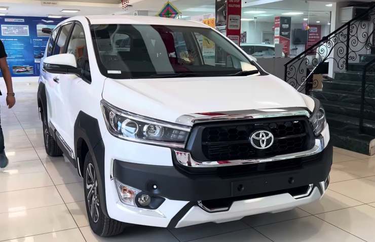 2024-Toyota-Innova-Crysta-VX-front