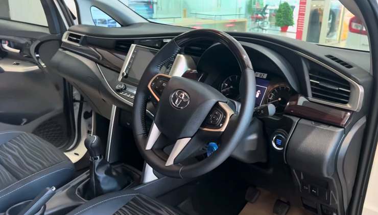2024-Toyota-Innova-VX-interior