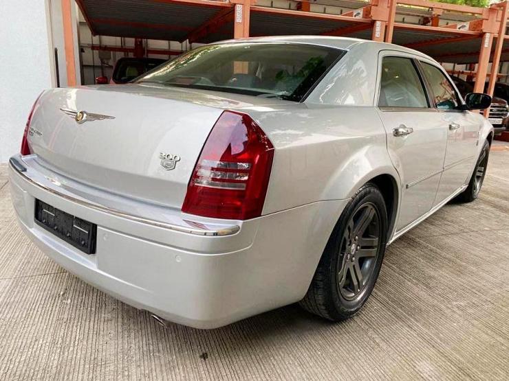 Chrysler 300C rear right