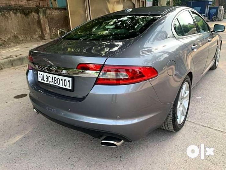 Jaguar XF with 5.0L V8