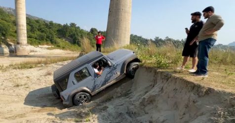 Mahindra-Thar-Roxx-unable-to-climb-up-the-slope